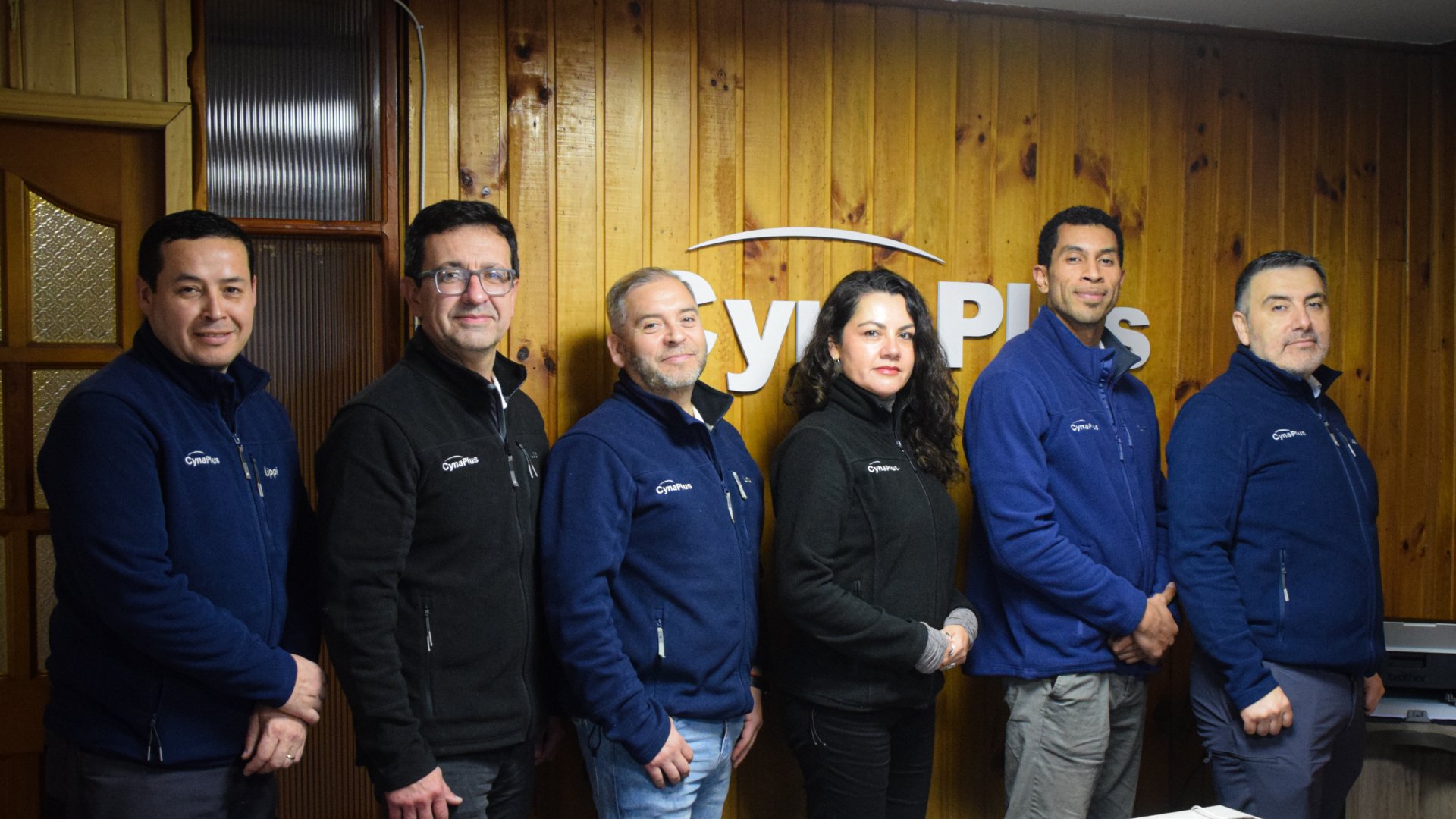 Equipo de CynaPlus en sus oficinas de Puerto Montt
